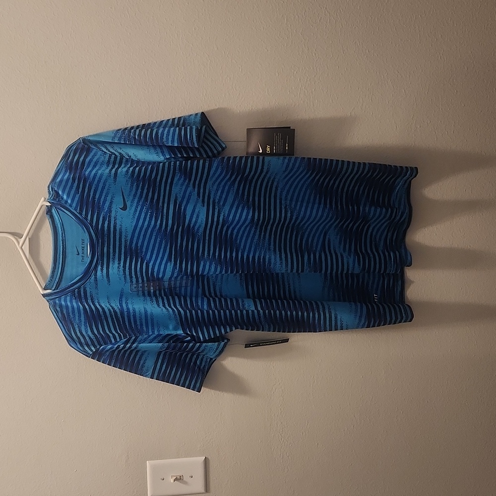 Men's Nike Dri Fit shirt- size M